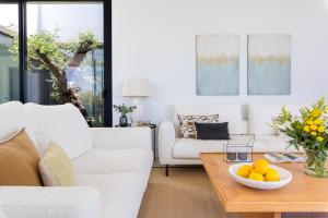Antequera Golf Villa Pool by ELE Apartments