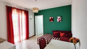 SutomoreLife Cozy Green Apartment