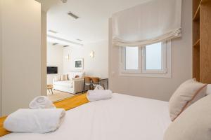 Two Private Studios - Ideal for Couples and Friends