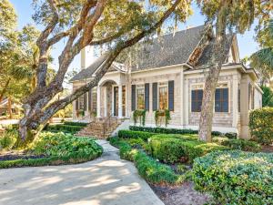 1 Bateau Road: Sea Pines