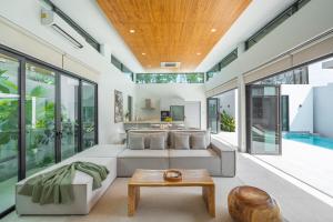 Fully renovated Pool Villa 4BR Bangtao and Layan Beach in Cheong Thalea, Phuket