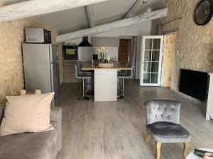 Superbe Appartement dans un Pigeonnier au sein dun mas du 18ème