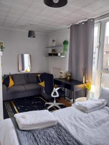 Cozy Quiet Room Steps from the London Eye