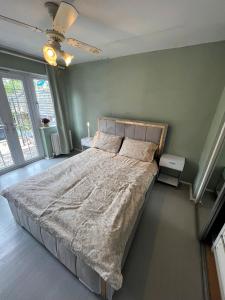 Specious ensuit room