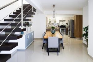 Penthouse Moderno cercano al Homs y Aeropuerto con Piscina