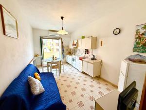 2BR Flat 8-min walk from Rena Bianca, pvt parking