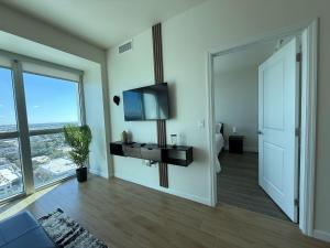 Downtown Skyline Suite- Breathtaking view