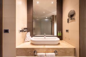 Holiday Inn Santiago - Airport Terminal by IHG