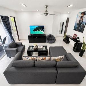 Kamala Hills 3BR Poolside Loft with Access to 3 Pools