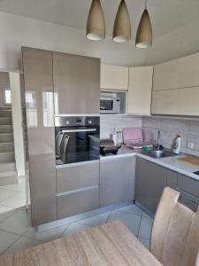 Villa with 4 bedrooms, jacuzzi and panoramic view of city and sea