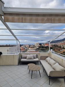 Villa with 4 bedrooms, jacuzzi and panoramic view of city and sea