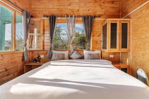 Cabin by The Woods - Mukteshwar - Authentic Forest Stay