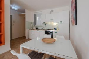 Robertos Apartment