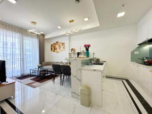 The Tresor 2 bedrooms-Studio at Center