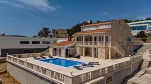 Holiday House Nova