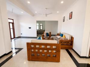 Lanka Twin Residences - 3BR King Apartment, Groups and Families, Airport 30 Min, Wattala Colombo