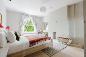 Luxury 3BDR Home with Terrace in West London