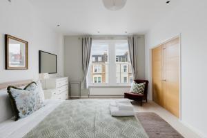Luxury 3BDR Home with Terrace in West London