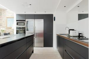 Luxury 3BDR Home with Terrace in West London