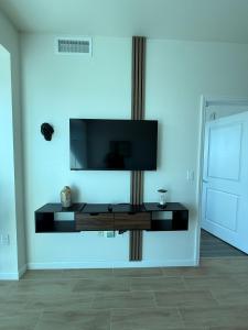 Downtown Skyline Suite- Breathtaking view