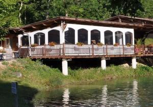 Gîtes du Lac des Chênes - Montaigu-de-Quercy