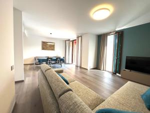 Lake and Rocca Suite