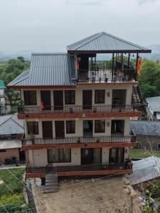 Sukoon Inn by Bharmouri Home Stay
