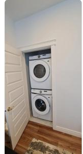 Cozy 2BR Home close to the Airport