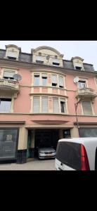Leo, apartment