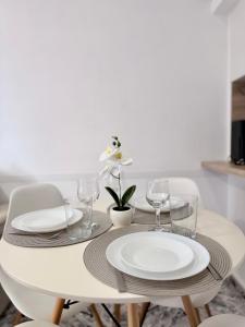 Stylish 1-Bed Apt, Walk to Beach & Amenities