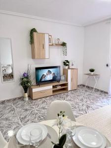 Stylish 1-Bed Apt, Walk to Beach & Amenities