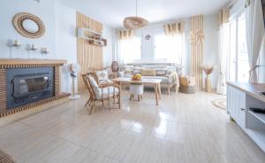 Marina Bella House - Sea view and private pool, up to 8 persons