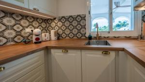 Marina Bella House - Sea view and private pool, up to 8 persons