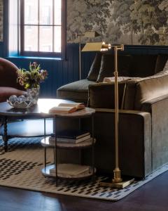 Historic Diplomat Suite w Parking - The Concord
