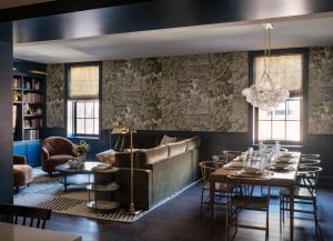 Historic Diplomat Suite w Parking - The Concord