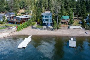 Celista Beach House on Shuswap Lake