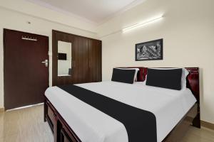 Super OYO Hotel O Ramaraopet Near Kakinada Beach