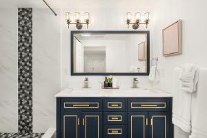 Maple Leaf Modern Retreat with EV Charger