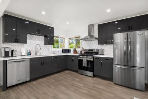 Maple Leaf Modern Retreat with EV Charger