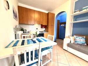 Azzurra Charming Apartment • Walk to Lake