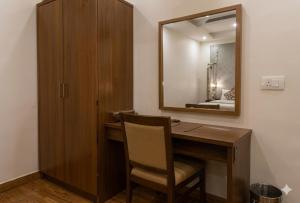 Hotel Golden Stay 2 Mints walking from Rajendra Nagar Metro Station
