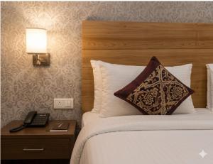 Hotel Golden Stay 2 Mints walking from Rajendra Nagar Metro Station