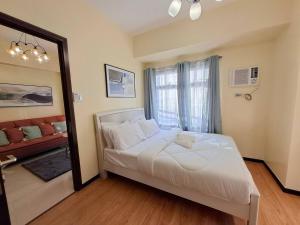 Expansive 1BR -40sqm -PET -4pax -Parking,MOA,PICC,WTC