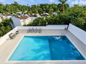 Beachside 1 Bedroom Apartment with Ocean View, Garden and 2 Swimming Pools