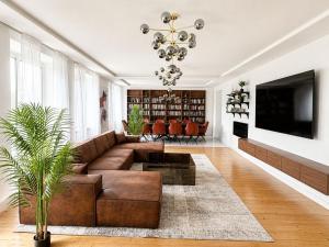 Beyond Living I 300 Grand Maisonette I Schwebebahn