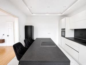 Beyond Living I 300 Grand Maisonette I Schwebebahn