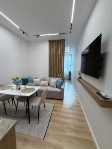 Paris and Eneas Studios