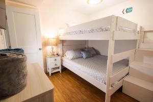 Oceanfront Luxe Condo, Sleeps 7