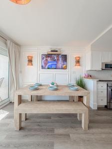 Oceanfront Luxe Condo, Sleeps 7