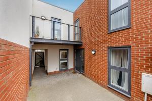 Elegant 3BR Home Sleeps 6 Parking